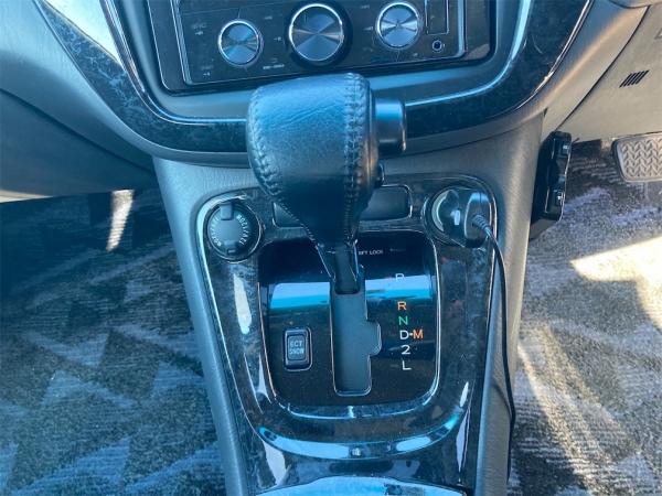 Toyota Kluger 2.4 S 2001