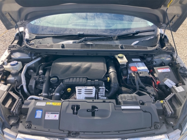 PEUGEOT 308 1.2 2015