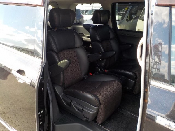 Nissan Elgrand 350 HIGHWAY STAR 2010