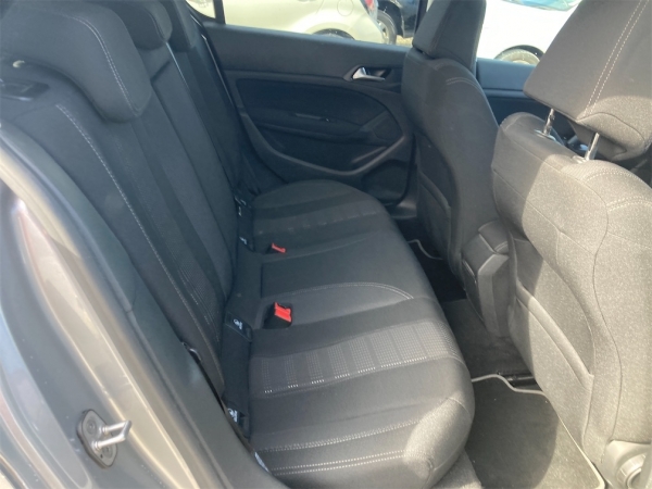 PEUGEOT 308 1.2 2015