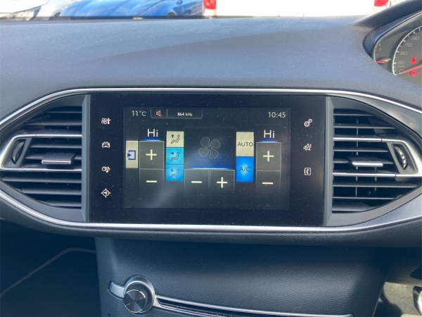 PEUGEOT 308 1.2 2015