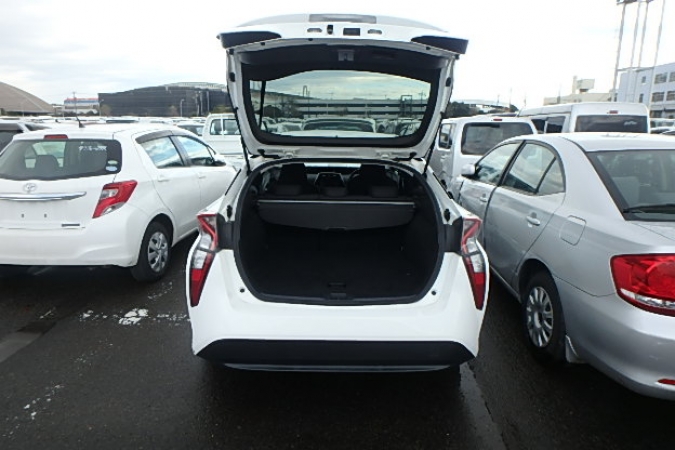 Toyota Prius S 2016