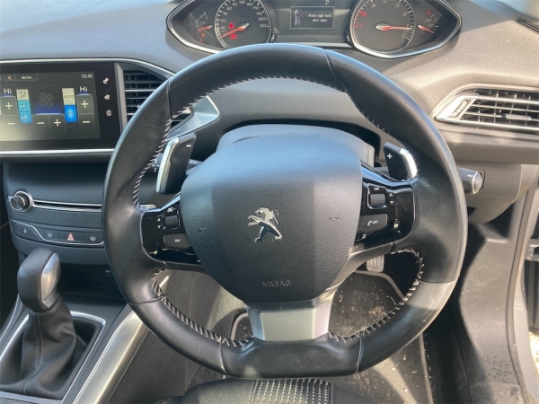PEUGEOT 308 1.2 2015