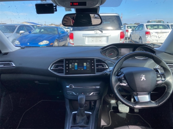 PEUGEOT 308 1.2 2015