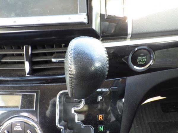 Toyota Estima Aeras Premium 2014