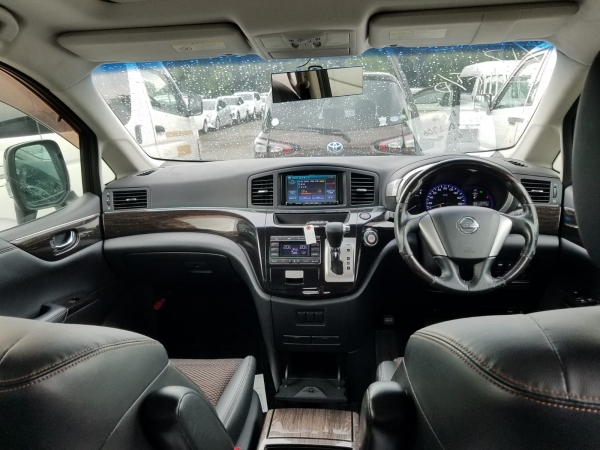 Nissan Elgrand 350 HIGHWAY 2010