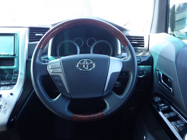 Toyota Vellfire Platinum Selection 2010