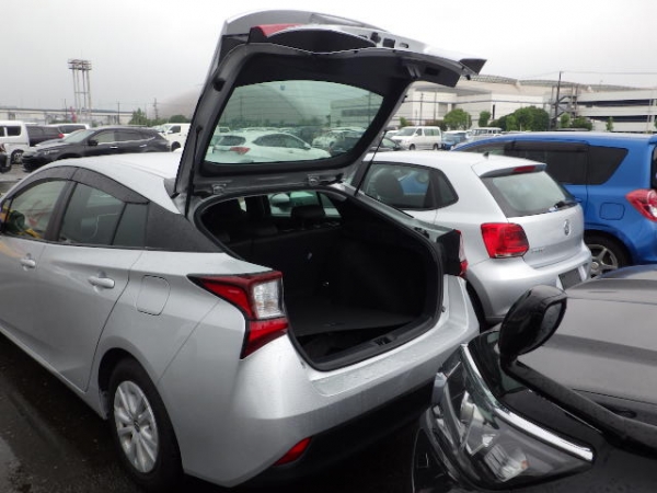 Toyota Prius E Safety Sense 2019