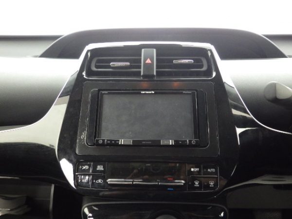 Toyota Prius E Safety Sense 2019