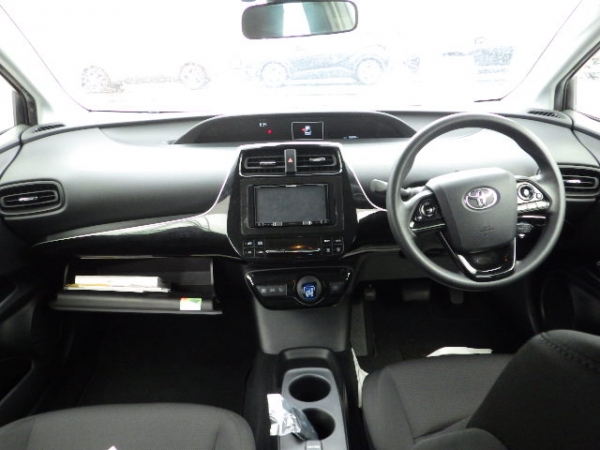 Toyota Prius E Safety Sense 2019