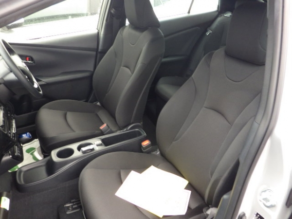 Toyota Prius E Safety Sense 2019