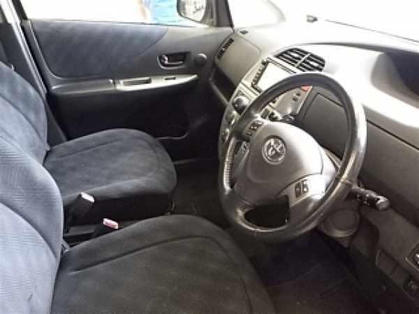 Toyota Ractis G L 2006