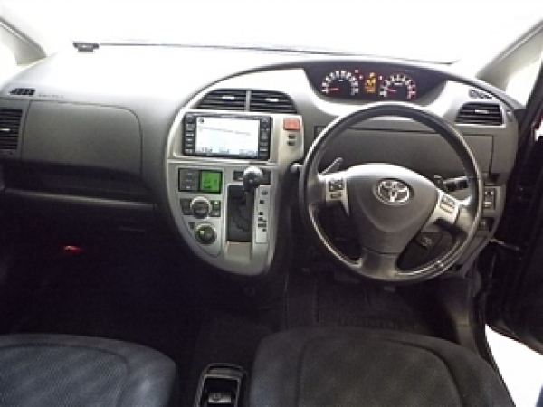 Toyota Ractis G L 2006