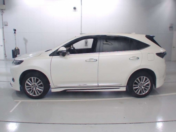 Toyota Harrier Premium 2016